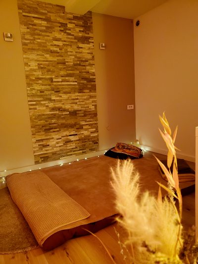 devi-dagard-leilso-practicienne-technique-toucher-massages-bien-etre-lyon.jpg